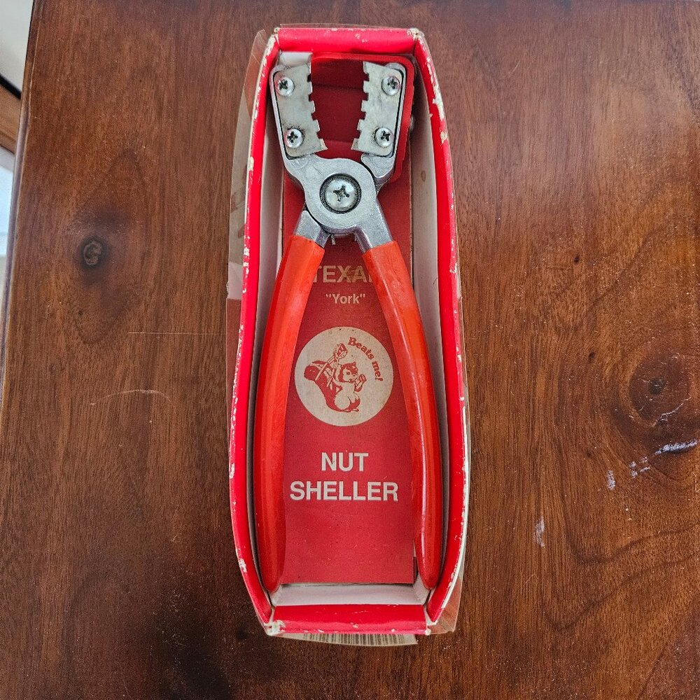Vintage Texan 'York' Nut Sheller, Great Condition! Original Box and Insert